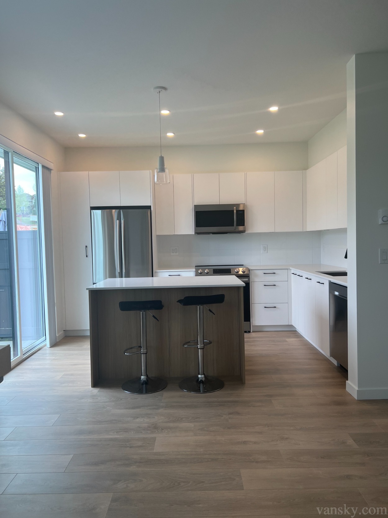 220525101956_15255 kitchen .jpg